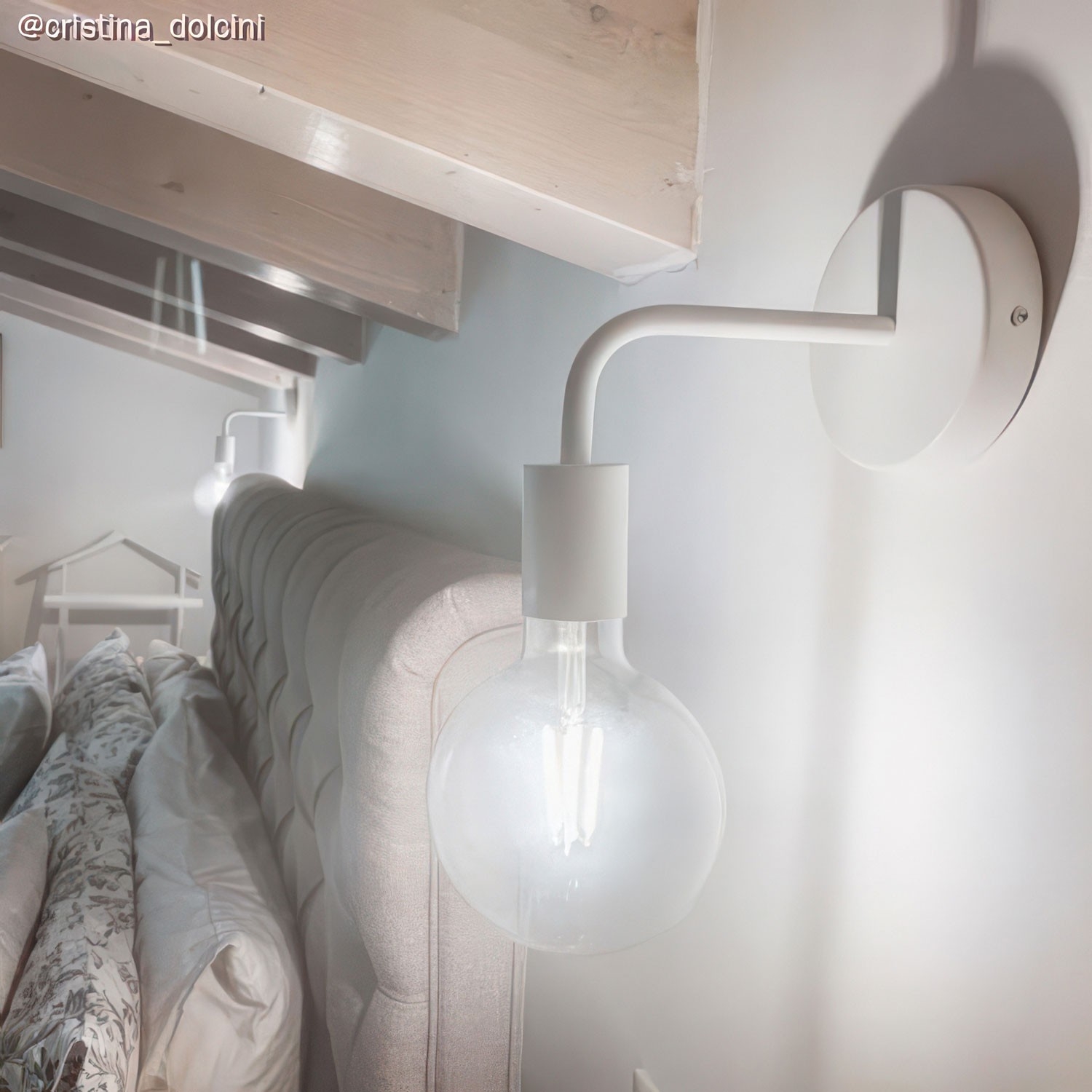 Bulb for clearance wall lamp