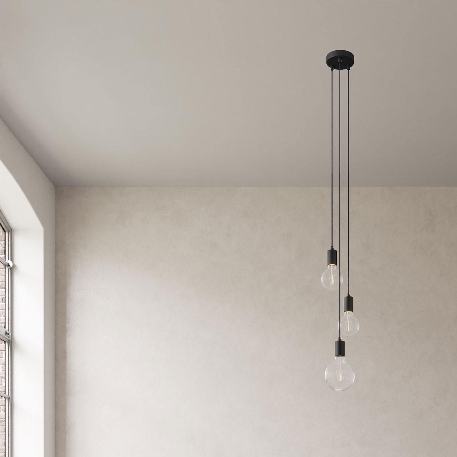 3-light multi-pendant lamp featuring fabric cable and metal finishes