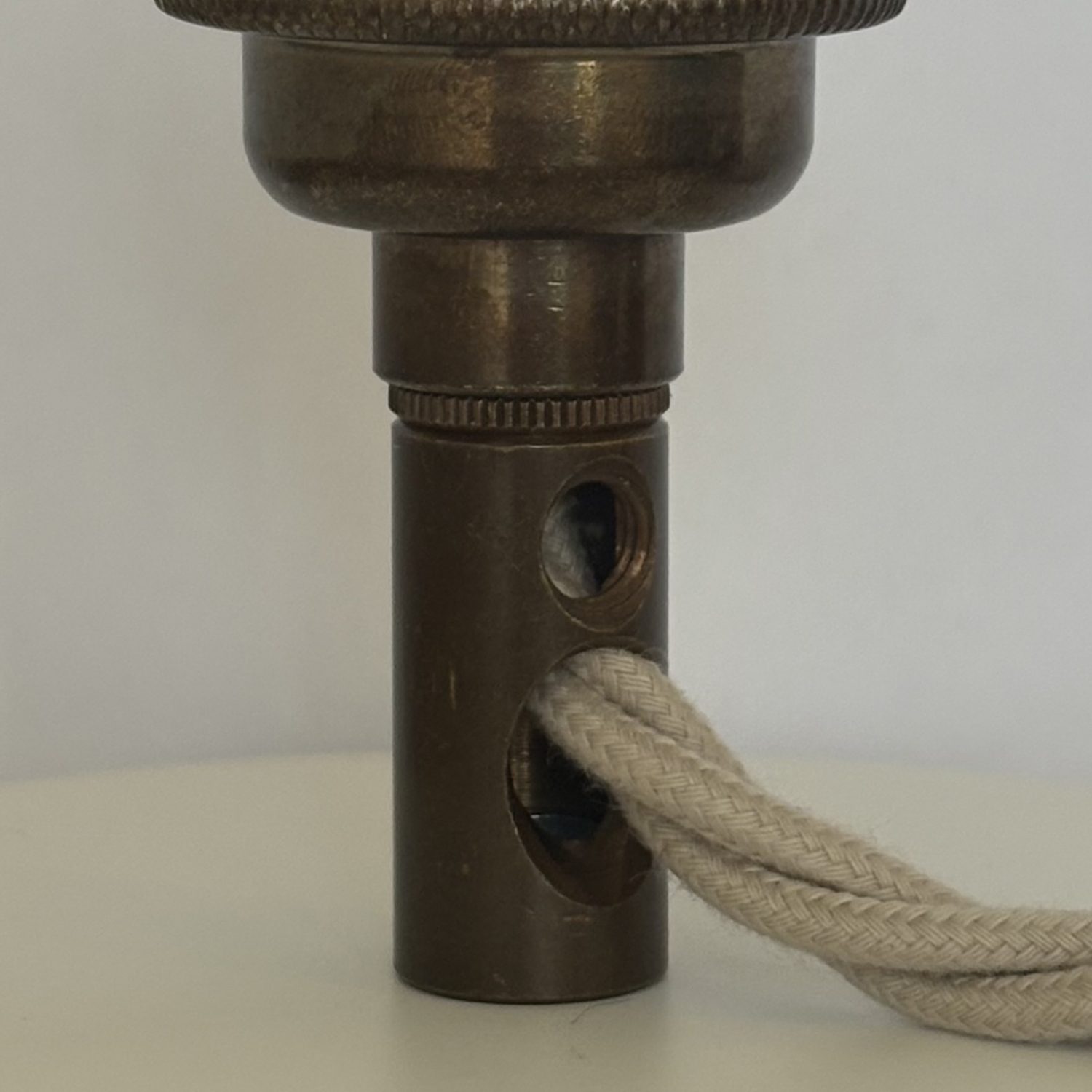 Side hole extension for lamp holder