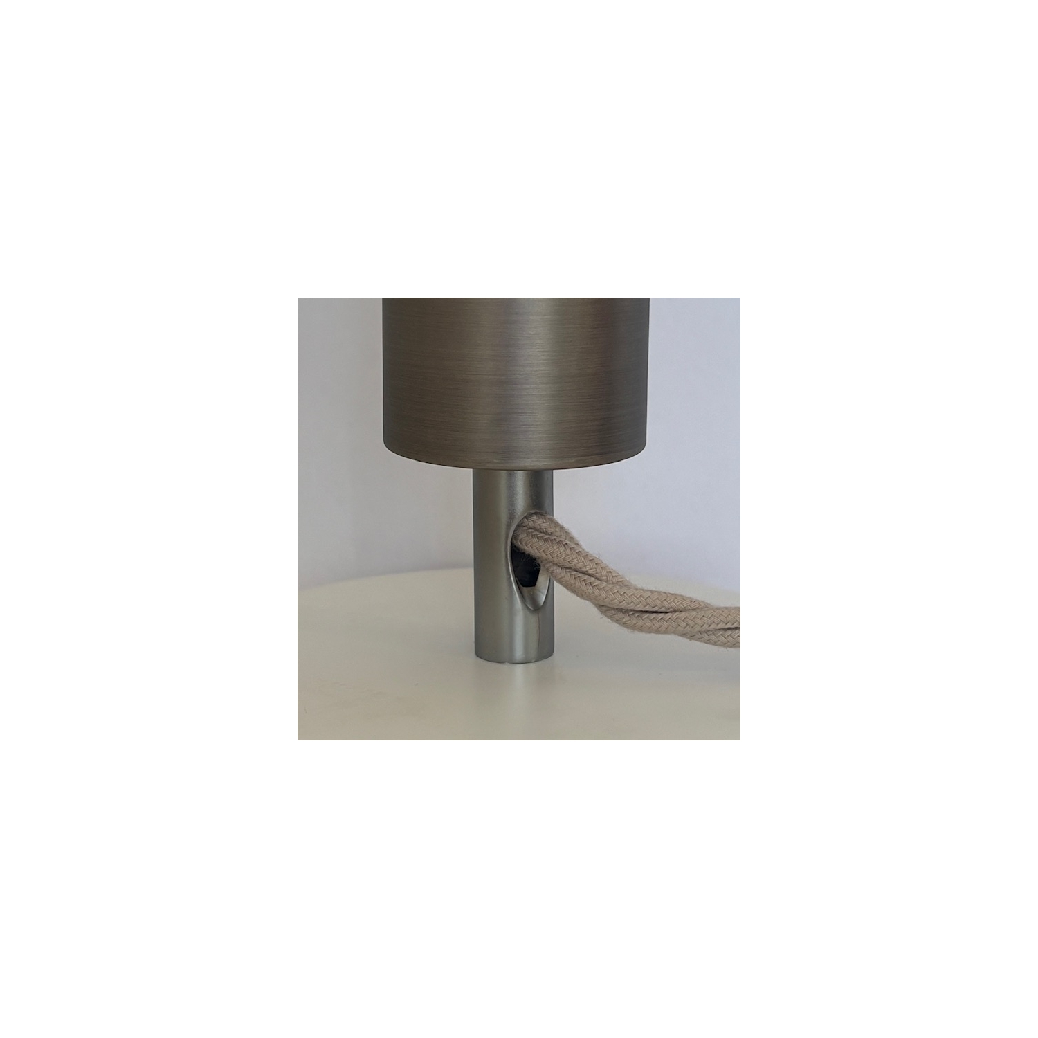 Side hole extension for lamp holder